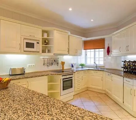 아파트 Sleeps 4 Pool Wifi T480265 *