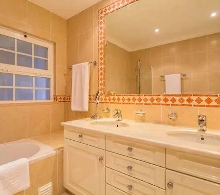 Sleeps 4 Pool Wifi T480265 *