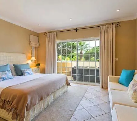 아파트 Sleeps 4 Pool Wifi T480265 발도로보
